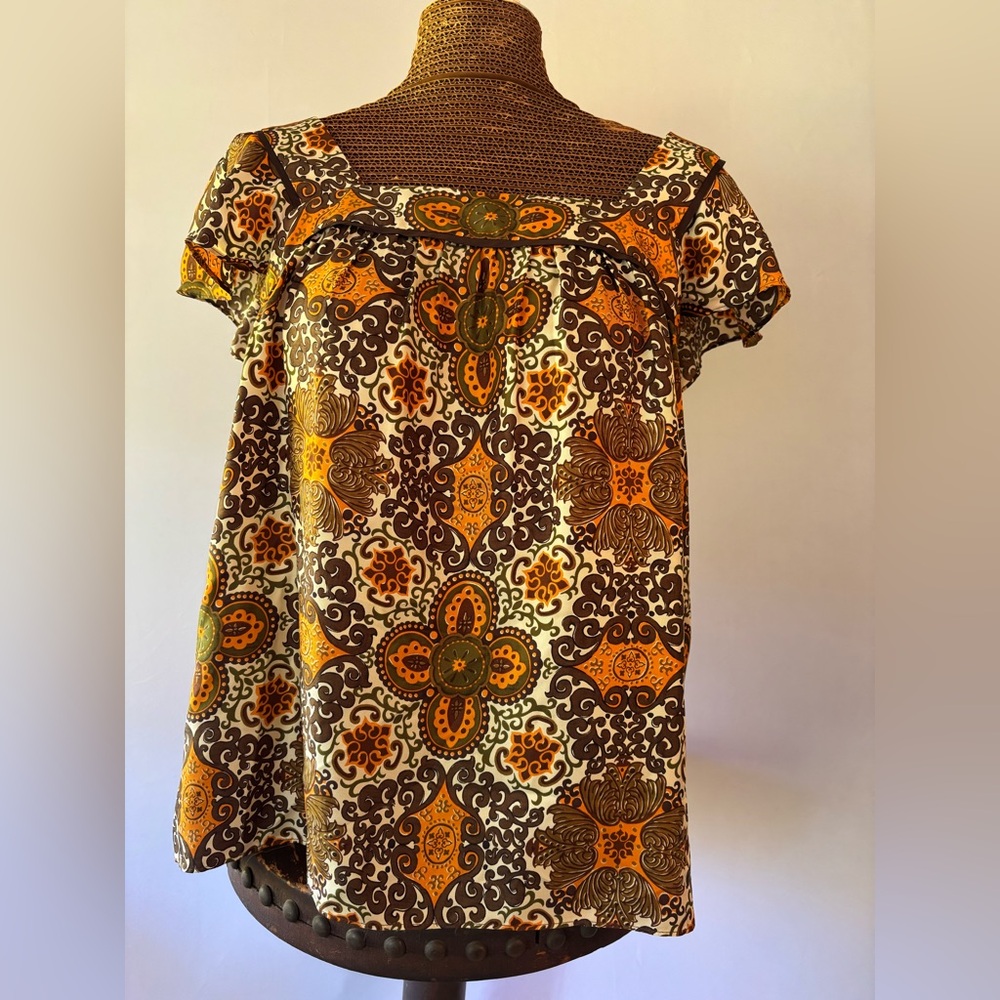 Milly of New York Italian SilkBohemian Floral Print Top, side zip W 10. Beauty!